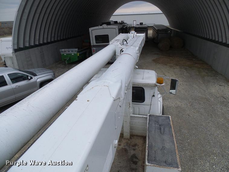 image for item DF7163 2000 International 4800 bucket truck