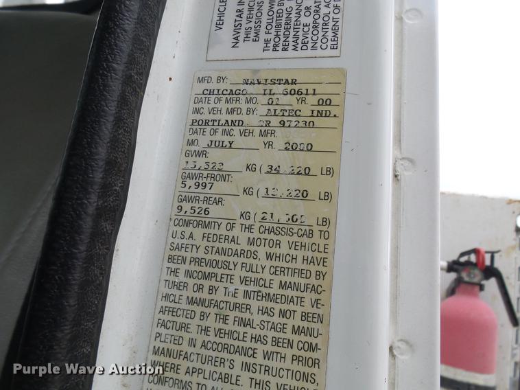 image for item DF7163 2000 International 4800 bucket truck