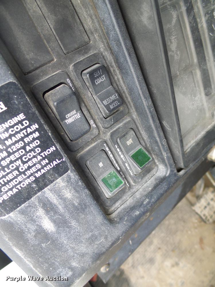 image for item DF7163 2000 International 4800 bucket truck