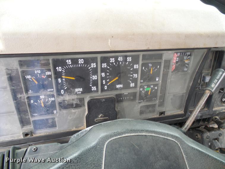 image for item DF7163 2000 International 4800 bucket truck