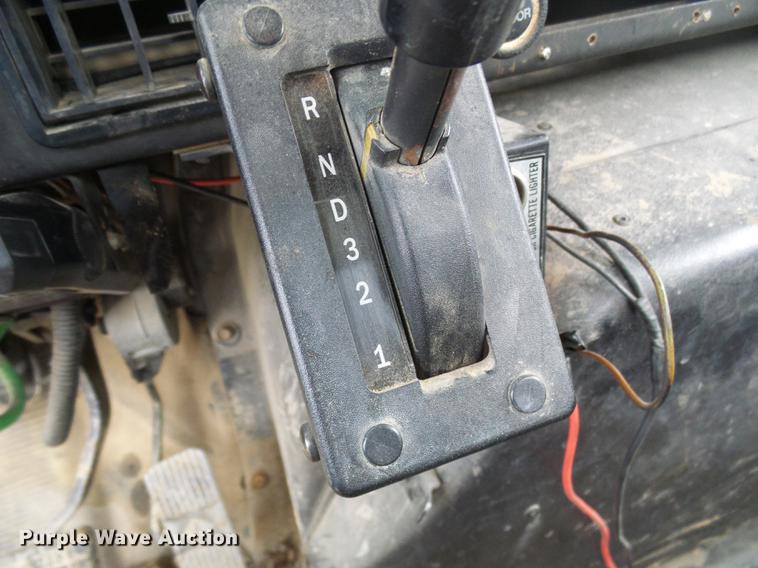 image for item DF7163 2000 International 4800 bucket truck