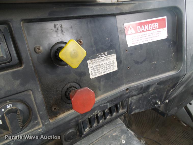 image for item DF7163 2000 International 4800 bucket truck