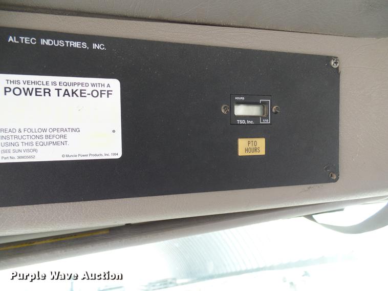 image for item DF7163 2000 International 4800 bucket truck