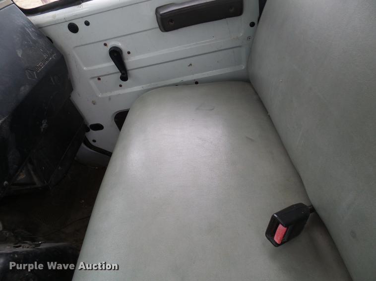 image for item DF7163 2000 International 4800 bucket truck