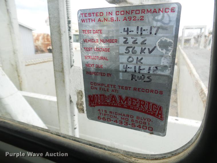 image for item DF7163 2000 International 4800 bucket truck