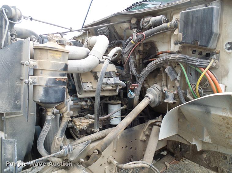 image for item DF7163 2000 International 4800 bucket truck