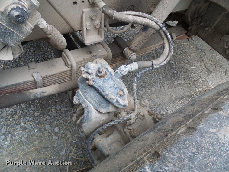 image for item DF7163 2000 International 4800 bucket truck