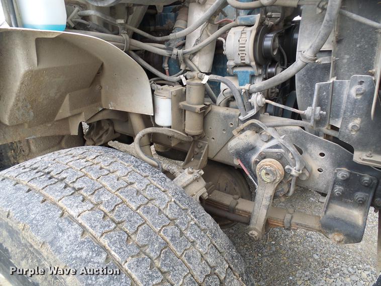 image for item DF7163 2000 International 4800 bucket truck