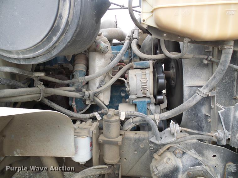 image for item DF7163 2000 International 4800 bucket truck