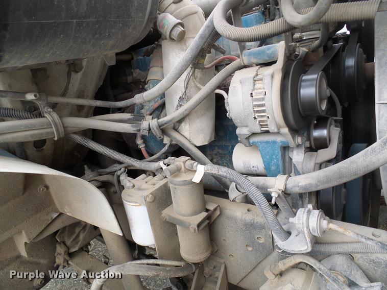 image for item DF7163 2000 International 4800 bucket truck