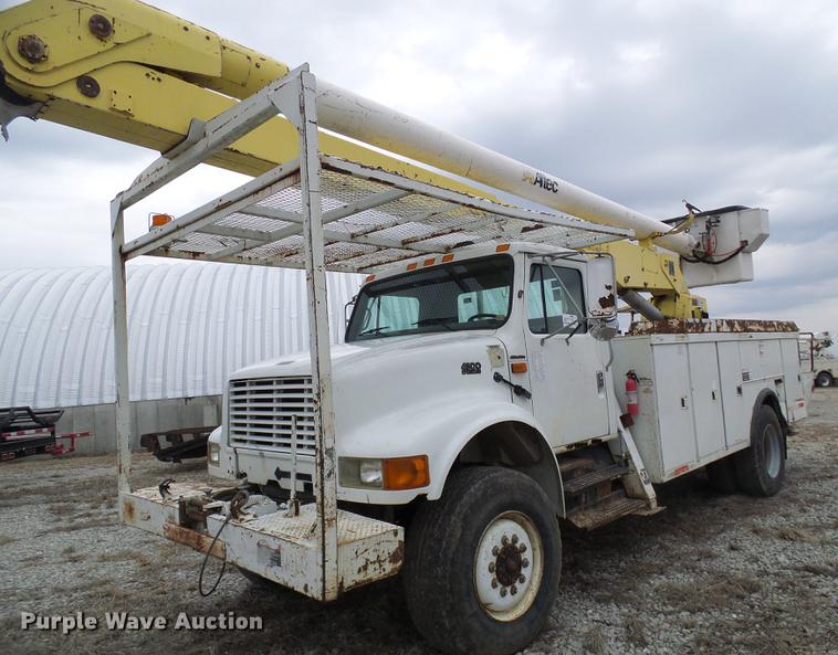 image for item DF7164 1994 International 4800 bucket truck
