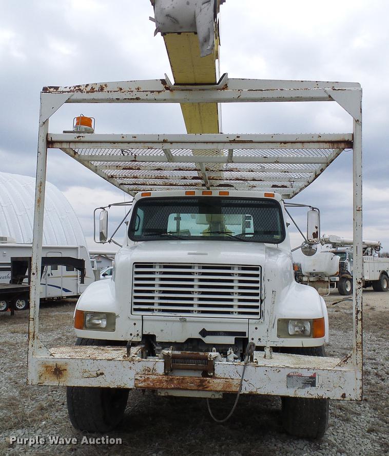 image for item DF7164 1994 International 4800 bucket truck