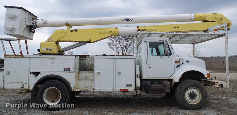image for item DF7164 1994 International 4800 bucket truck