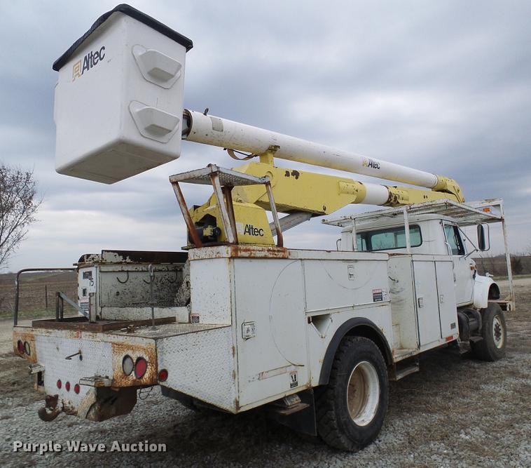 image for item DF7164 1994 International 4800 bucket truck