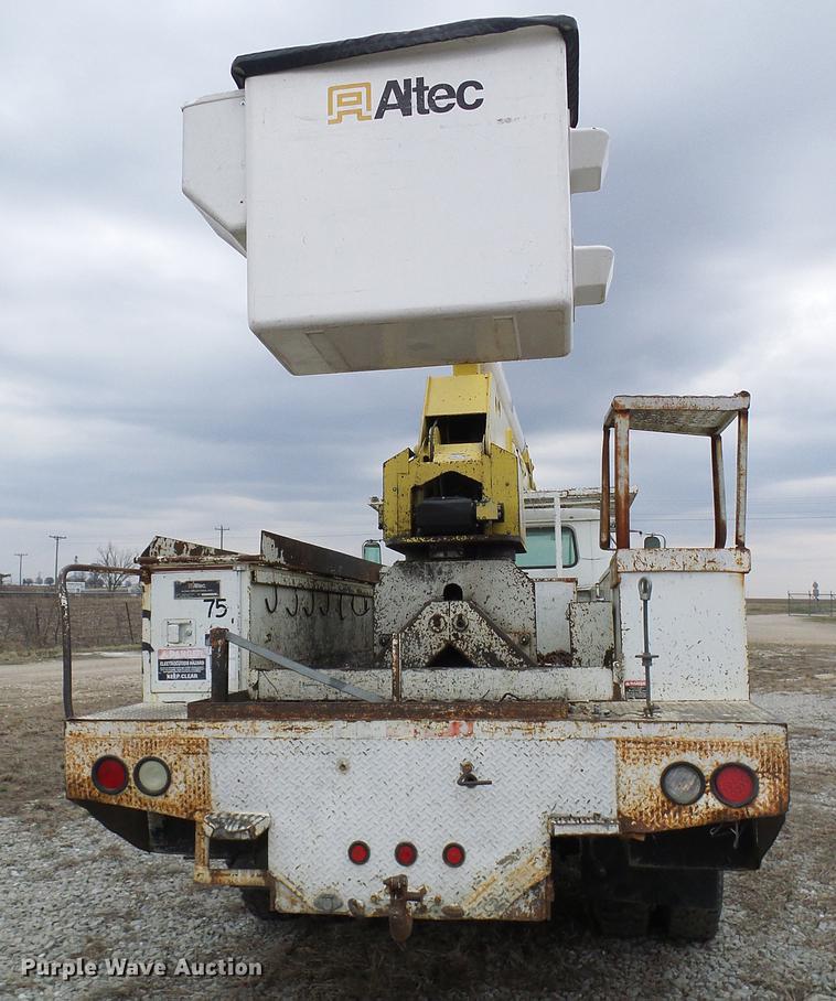 image for item DF7164 1994 International 4800 bucket truck
