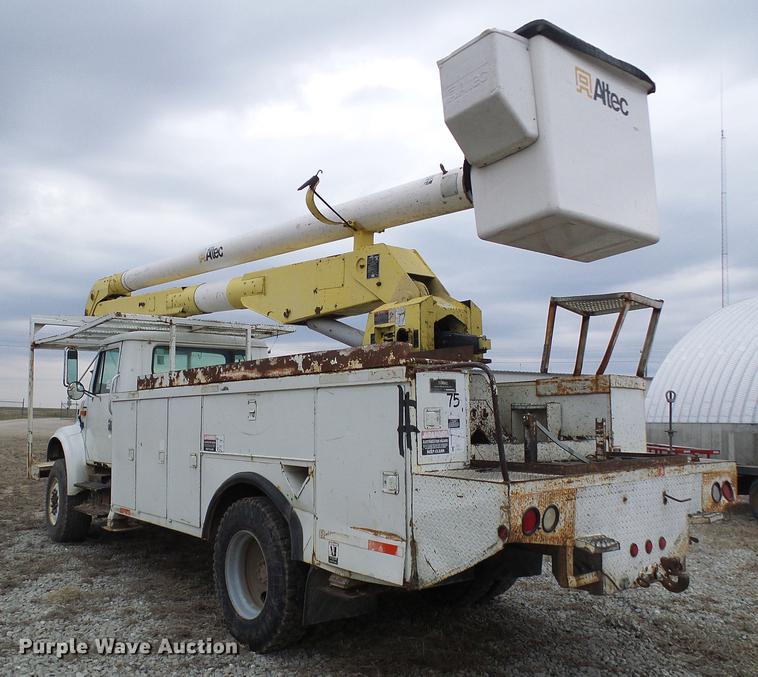 image for item DF7164 1994 International 4800 bucket truck