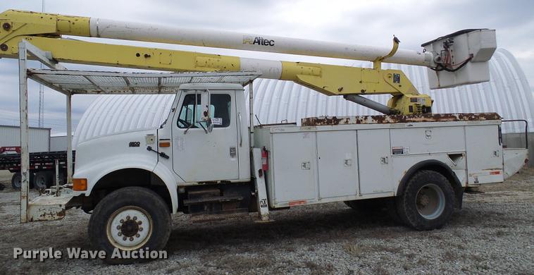 image for item DF7164 1994 International 4800 bucket truck