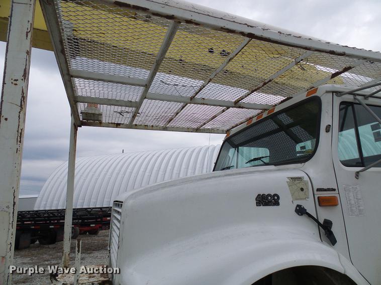 image for item DF7164 1994 International 4800 bucket truck