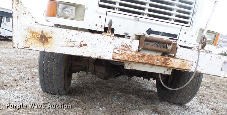 image for item DF7164 1994 International 4800 bucket truck