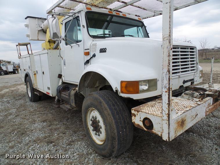 image for item DF7164 1994 International 4800 bucket truck