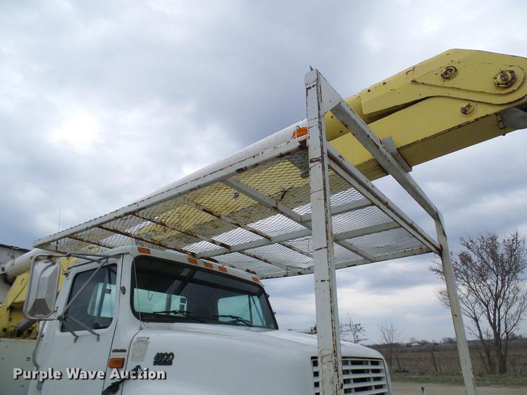 image for item DF7164 1994 International 4800 bucket truck
