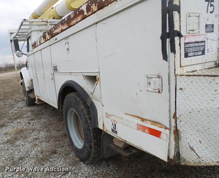 image for item DF7164 1994 International 4800 bucket truck
