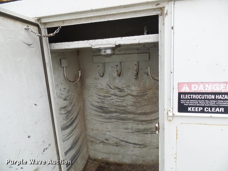 image for item DF7164 1994 International 4800 bucket truck