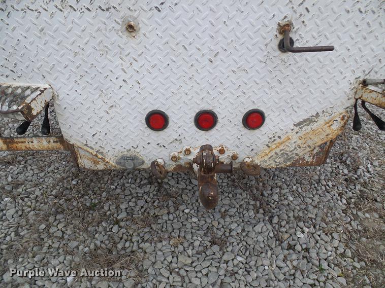 image for item DF7164 1994 International 4800 bucket truck