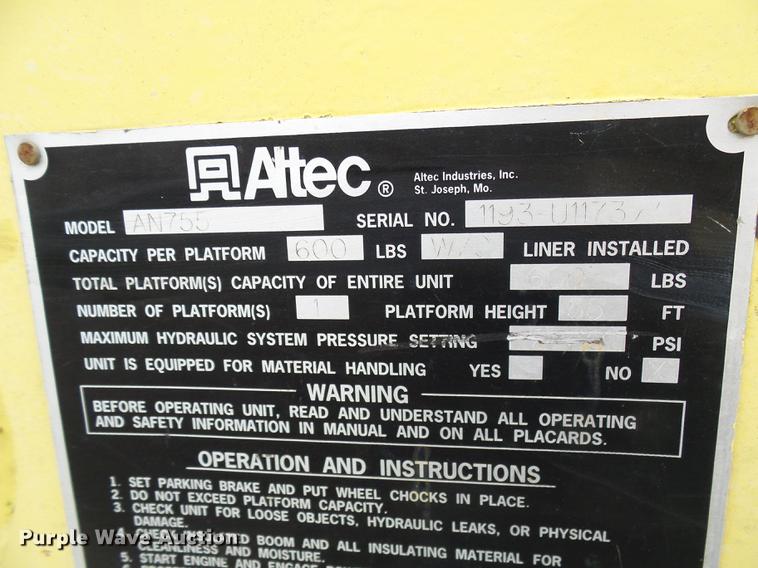 image for item DF7164 1994 International 4800 bucket truck