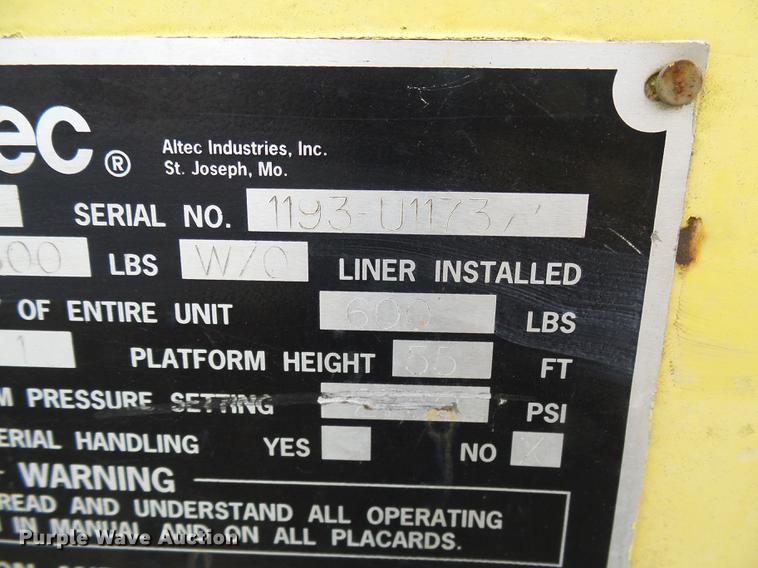 image for item DF7164 1994 International 4800 bucket truck