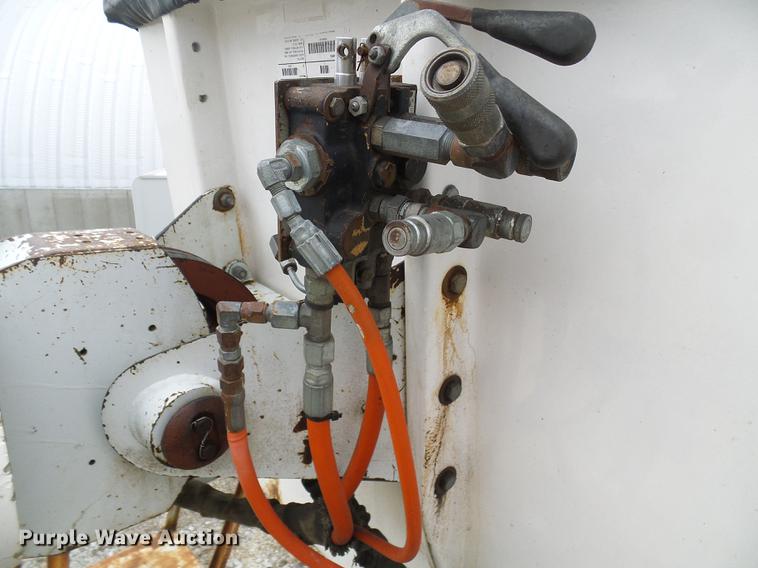 image for item DF7164 1994 International 4800 bucket truck