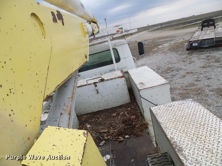 image for item DF7164 1994 International 4800 bucket truck