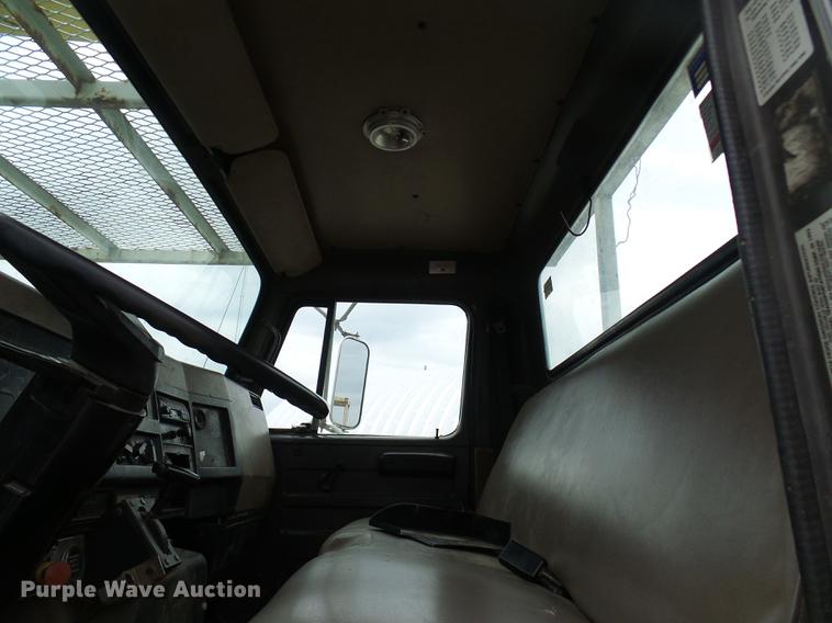 image for item DF7164 1994 International 4800 bucket truck