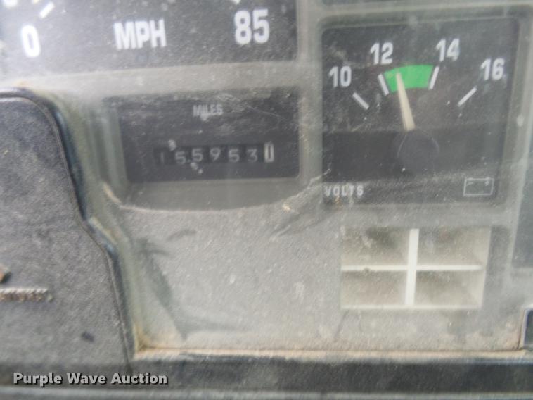 image for item DF7164 1994 International 4800 bucket truck