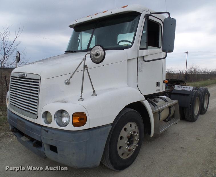 image for item DF7166 2002 Freightliner Century Class truck tractor