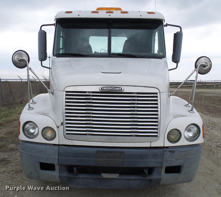 image for item DF7166 2002 Freightliner Century Class truck tractor