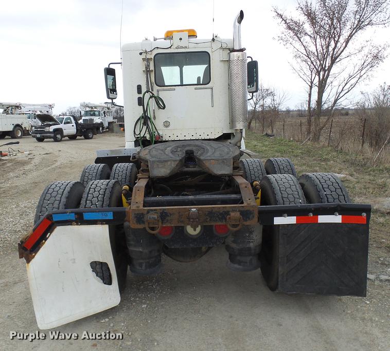 image for item DF7166 2002 Freightliner Century Class truck tractor