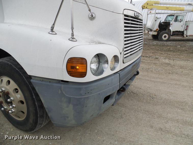 image for item DF7166 2002 Freightliner Century Class truck tractor