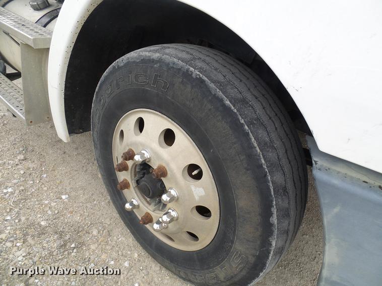 image for item DF7166 2002 Freightliner Century Class truck tractor