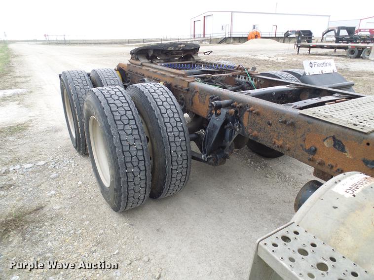 image for item DF7166 2002 Freightliner Century Class truck tractor