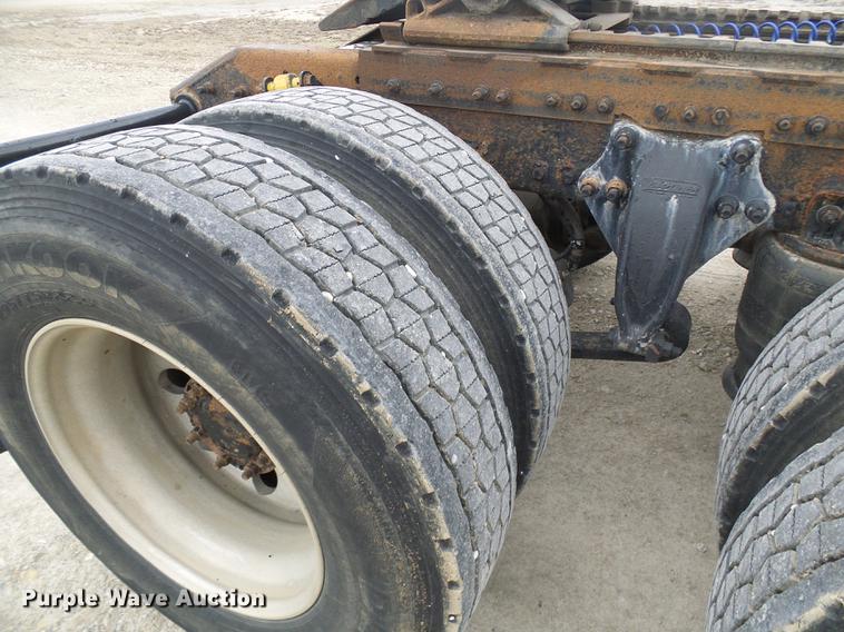 image for item DF7166 2002 Freightliner Century Class truck tractor