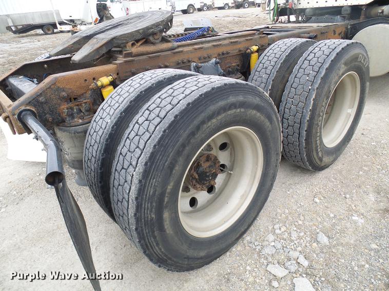 image for item DF7166 2002 Freightliner Century Class truck tractor