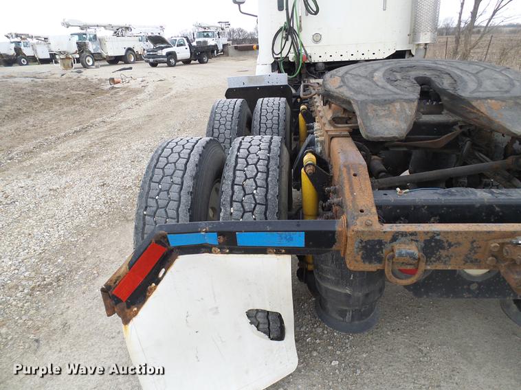 image for item DF7166 2002 Freightliner Century Class truck tractor