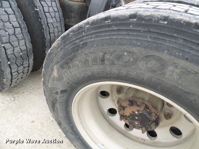 image for item DF7166 2002 Freightliner Century Class truck tractor