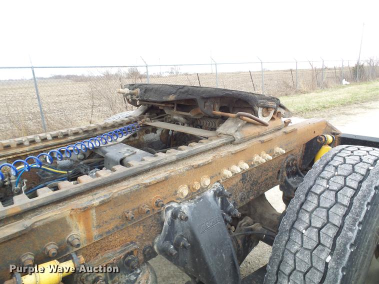 image for item DF7166 2002 Freightliner Century Class truck tractor