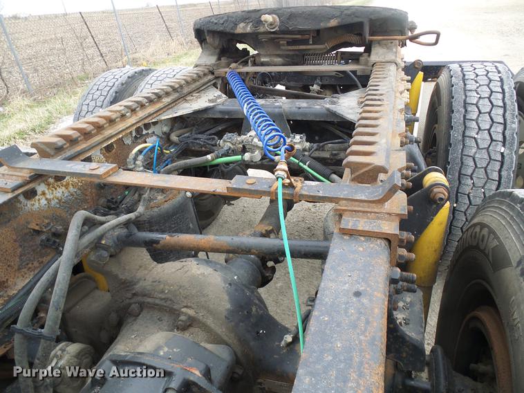 image for item DF7166 2002 Freightliner Century Class truck tractor