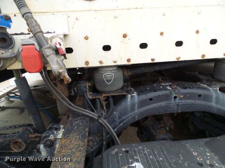 image for item DF7166 2002 Freightliner Century Class truck tractor