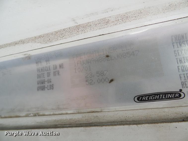 image for item DF7166 2002 Freightliner Century Class truck tractor