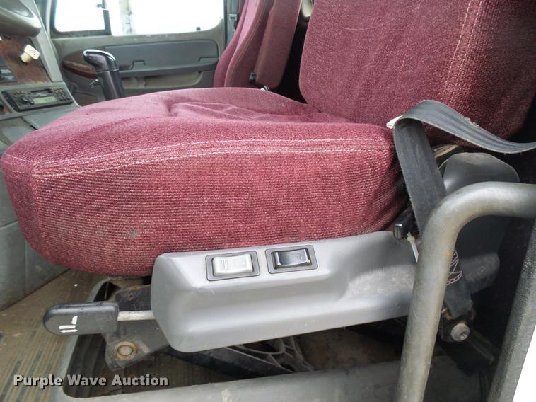 image for item DF7166 2002 Freightliner Century Class truck tractor