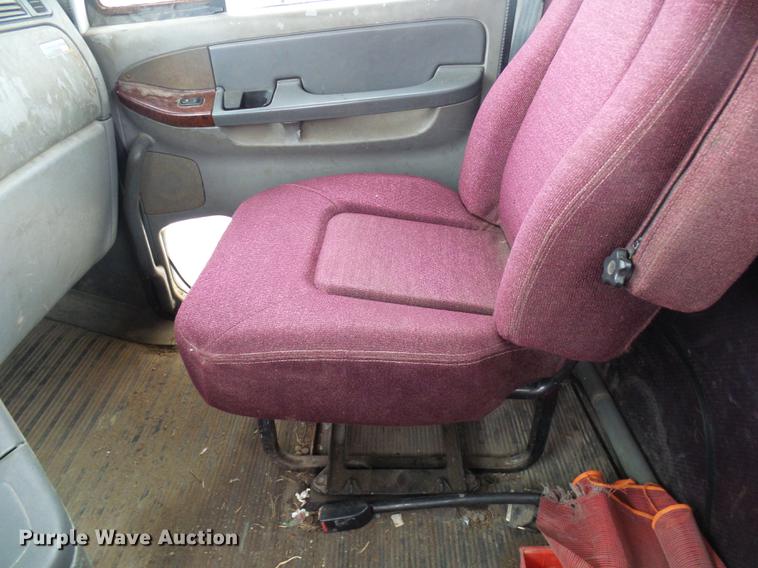 image for item DF7166 2002 Freightliner Century Class truck tractor